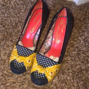 Poetic License floral wedge